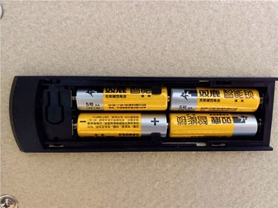 VOC智能保险箱测评 安全的同时也更方便取存，电池零配件体验
